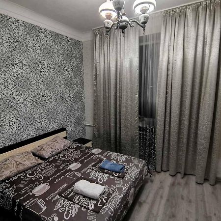 Apartment 2 Bed Rooms Near Aristokrat Zaporizhia Exterior photo
