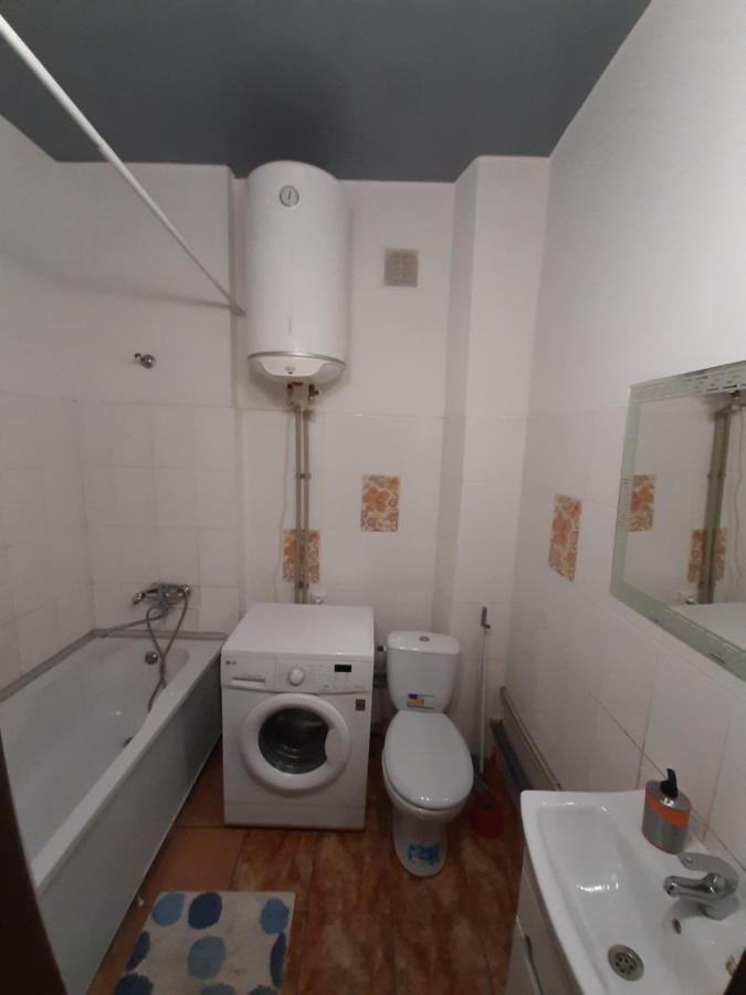 Apartment 2 Bed Rooms Near Aristokrat Zaporizhia Exterior photo